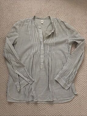 GAP Women’s Blouse with Thin Grey Stripes